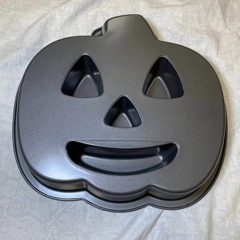 Wilton Jack-O'-Lantern Pumpkin Cake Pan Nonstick Halloween Baking Mold Retired
